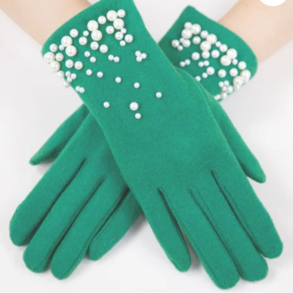 Perl Trim Felt Gloves